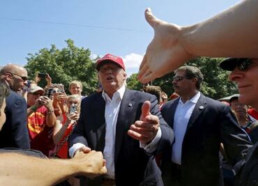 Trump would raise visa fees to pay for Mexican border wall