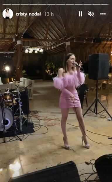 Belinda y Nodal en Colombia, y otros famosos que recibieron el 2022