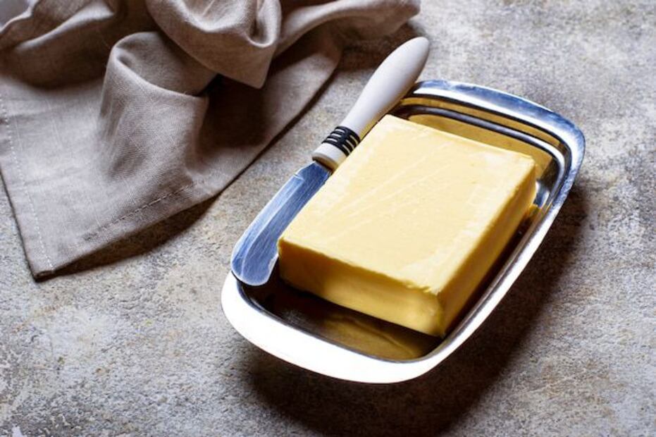 El cuidado de los gatos implica más que solo alimentarlos y mantenerlos a salvo. Fuente: Freepik.