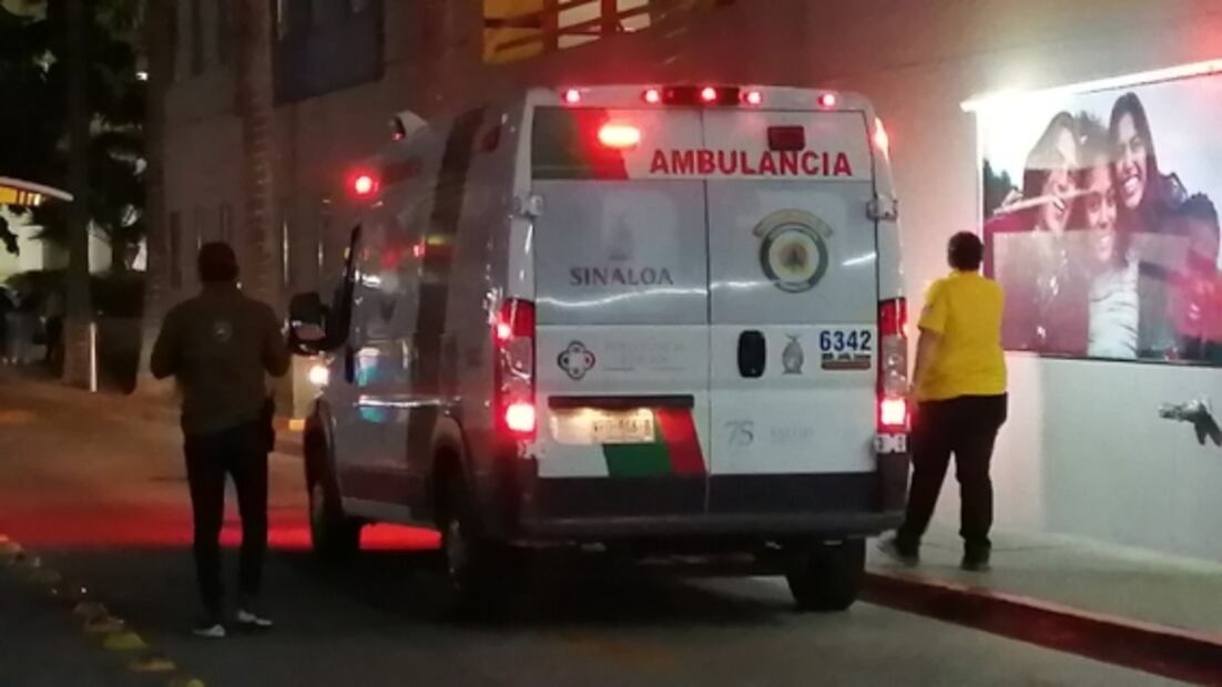 Controlan incendio en centro comecial de Culiacán; desalojan a clientes