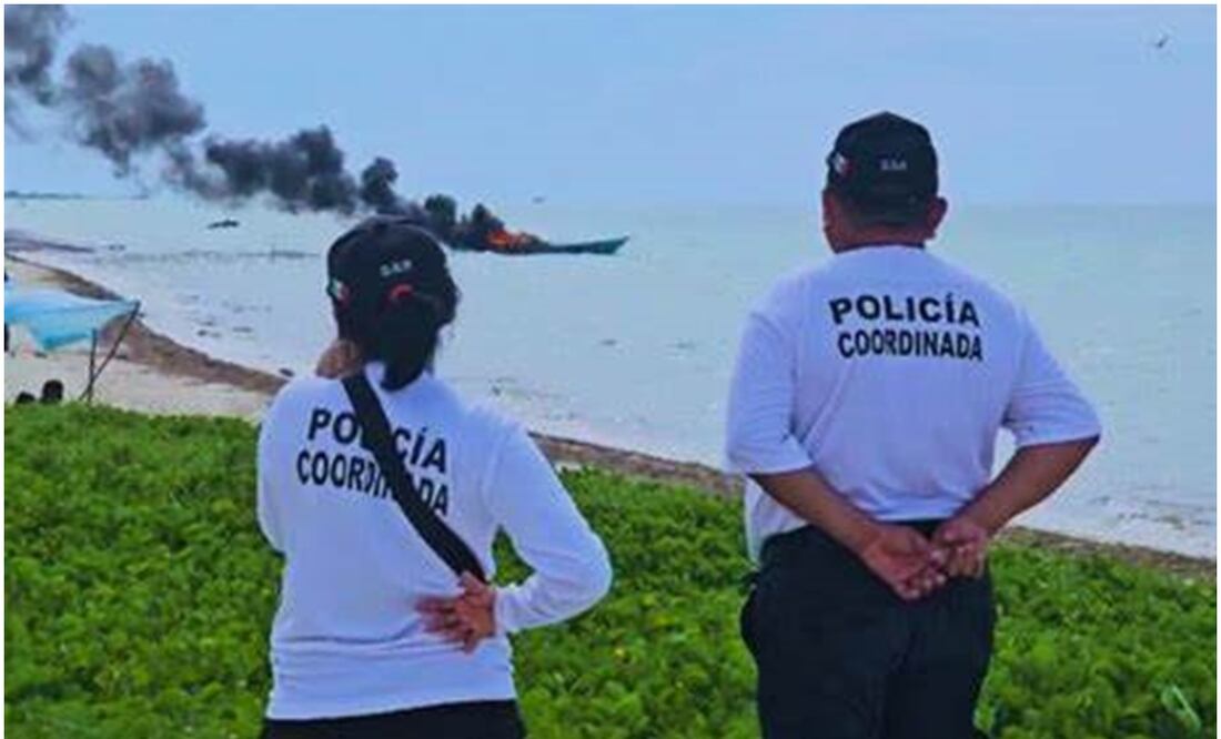 El pasado 7 de agosto pescadores de Telchac Puerto quemaron dos lanchas de foráneos que aseguran llegaron a depredar especies marinas. Foto Especial