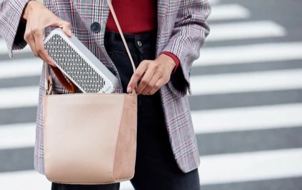 Purificador de aire portátil en un cubrebocas 