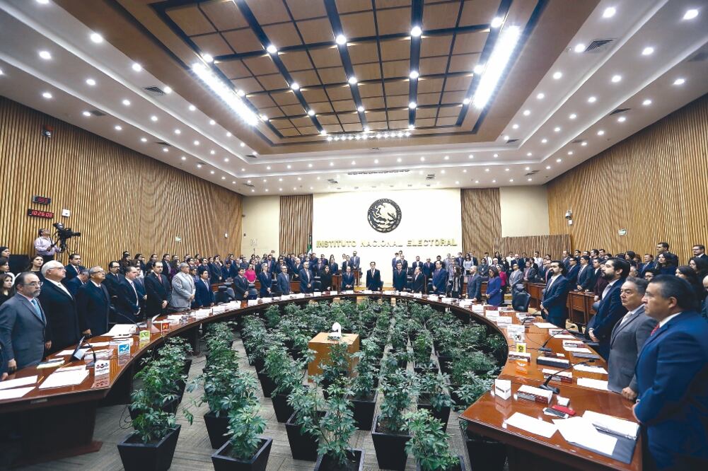 De las elecciones realizadas este 2017 aún hay 27 procedimientos abiertos en materia de fiscalización pendientes en el INE. (ARCHIVO EL UNIVERSAL)