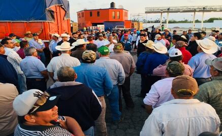 Campesinos realizan bloqueos carreteros en estados; piden liberar recursos para campo