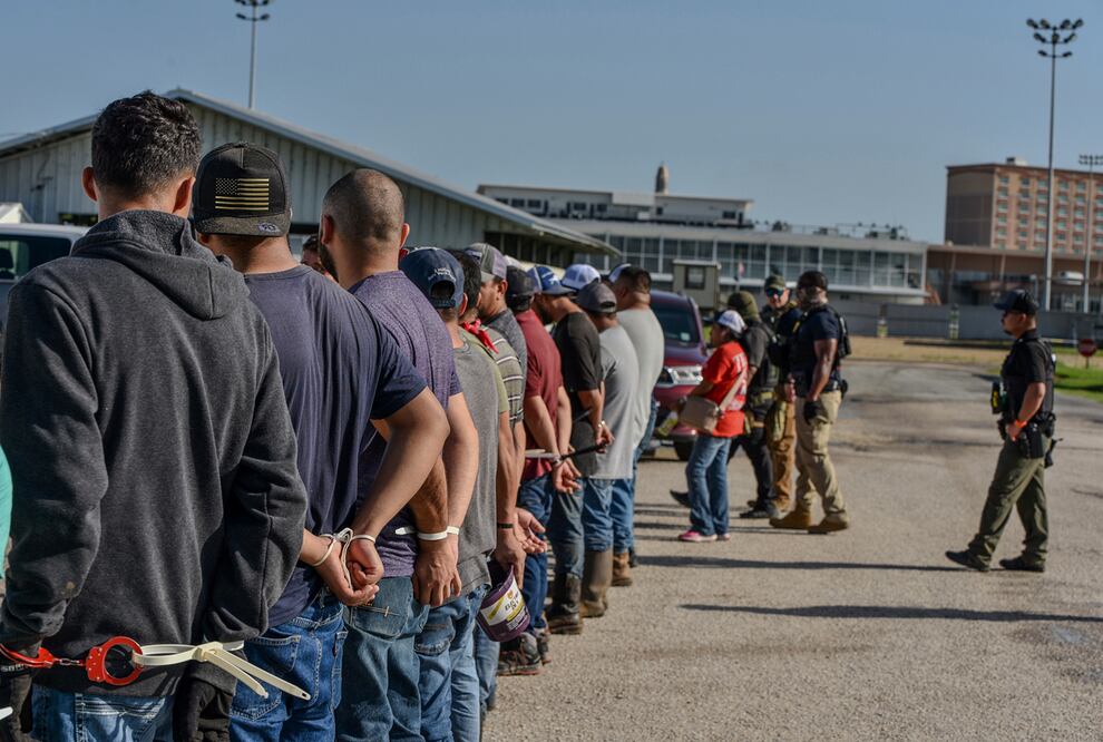 ICE detiene a 84 migrantes en redada masiva en hipódromo de Luisianan, La., on Wednesday, June 18, 2025. (U.S. Immigration and Customs Enforcement via AP)