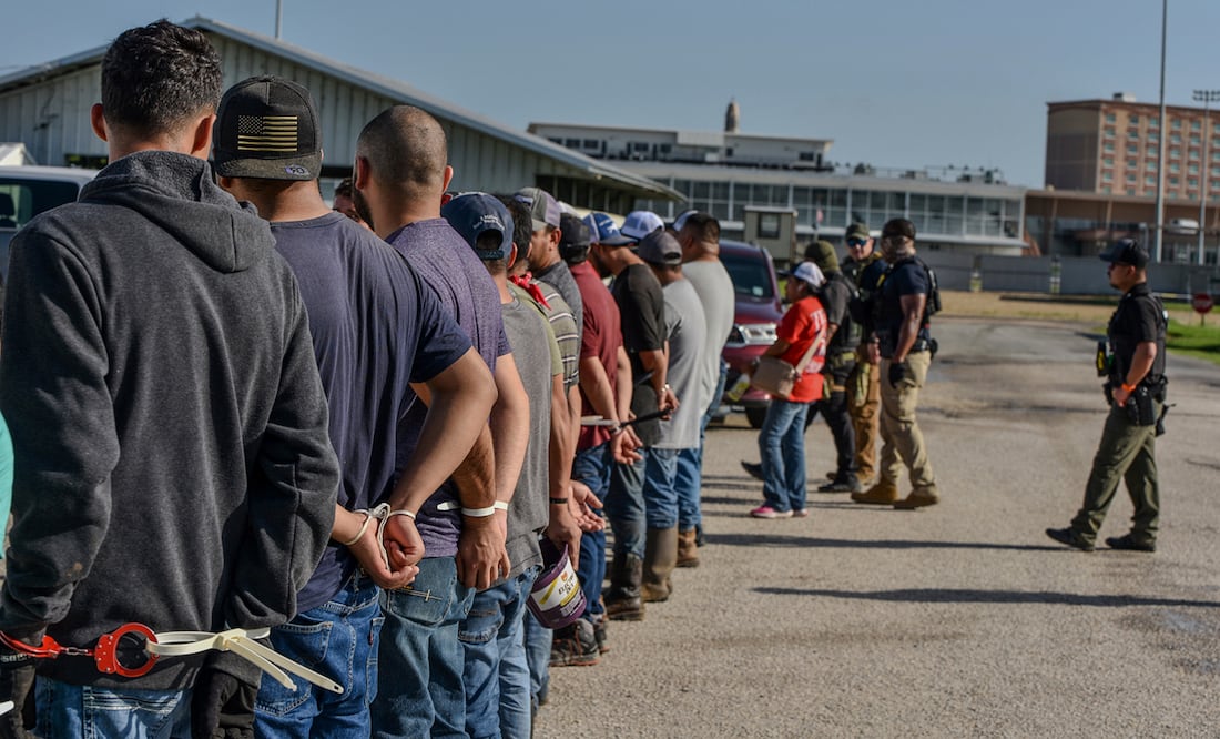 ICE detiene a 84 migrantes en redada masiva en hipódromo de Luisianan, La., on Wednesday, June 18, 2025. (U.S. Immigration and Customs Enforcement via AP)