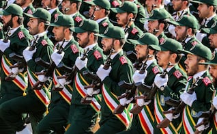 Reino Unido designa a la Guardia Revolucionaria iraní como amenaza a la seguridad nacional; sancionará colaboración con el grupo