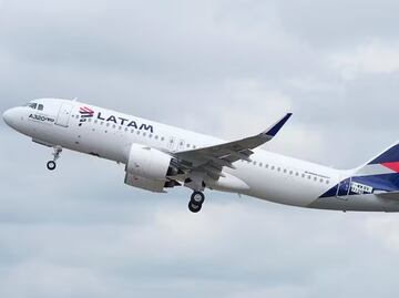 Vuelo de Latam sufre “incidente técnico” de Sidney a Australia; hay 50 heridos por “sacudón” VIDEO