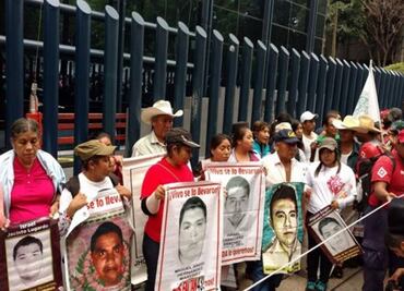 Parents of the Ayotzinapa 43 present protocols to work with the authorities