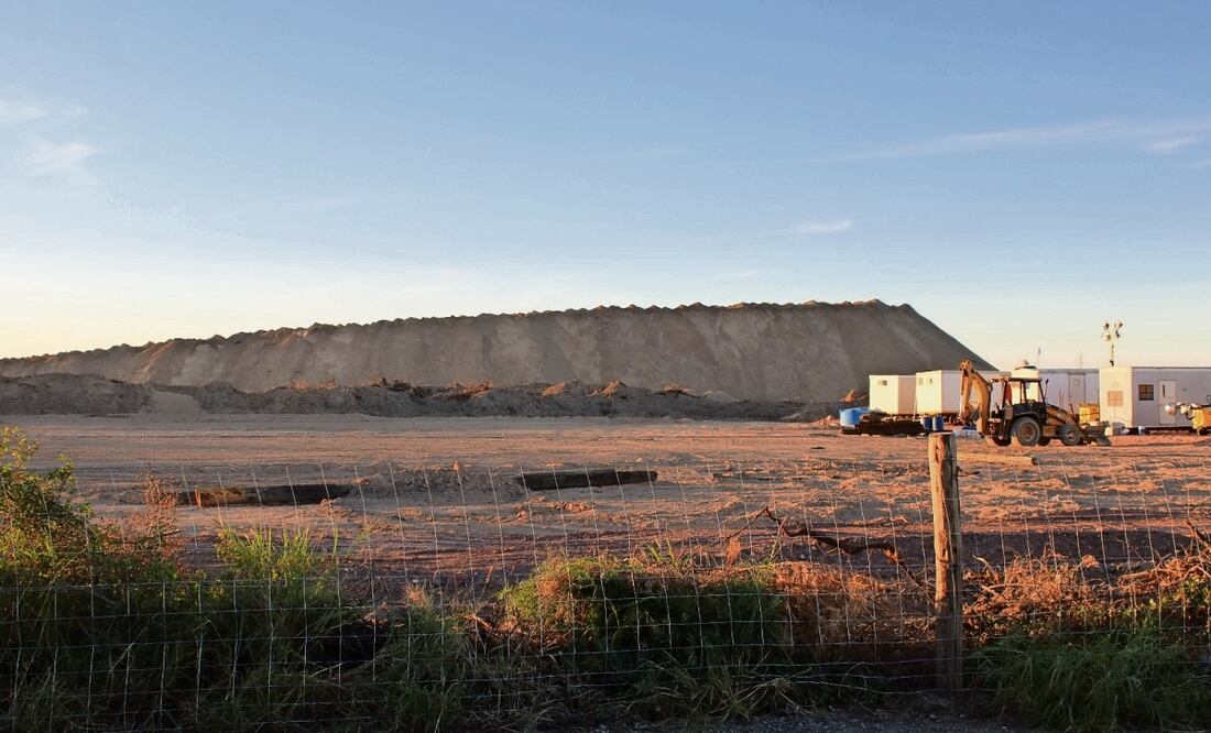 Trabajos de CFE en Pasta de Conchos. Foto: Especial