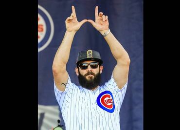 Campeón de los Cubs invita a Hollywood a “hacer maletas”