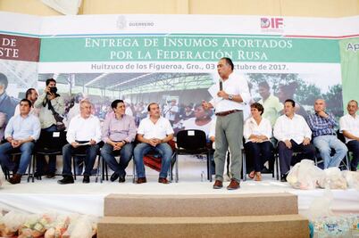 Entregan a damnificados de Guerrero ayuda del gobierno de Rusia 
