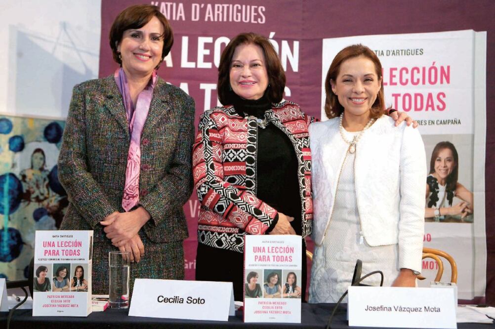 Las ex candidatas presidenciales Patricia Mercado, Cecilia Soto y Josefina Vázquez Mota, durante la presentación del libro Una lección para todas (VALENTE ROSAS. EL UNIVERSAL)