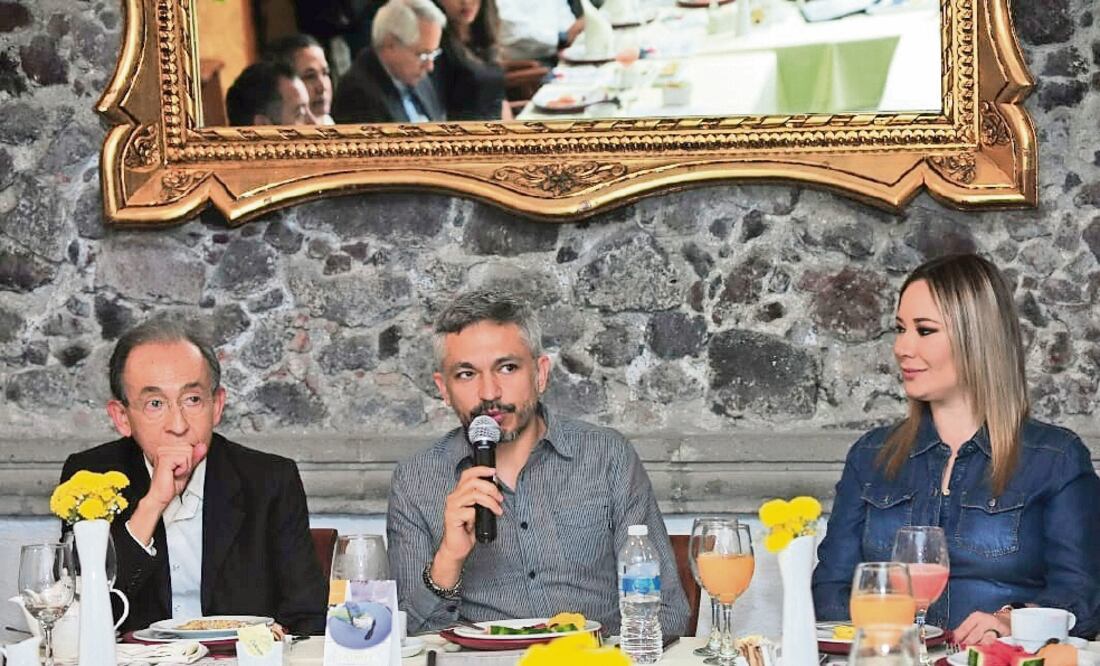 Acuerd os. David Vega, titular de la Auditoría Superior, y José Luis Rodríguez, de la Comisión de Rendición de Cuentas. Foto: ESPECIAL