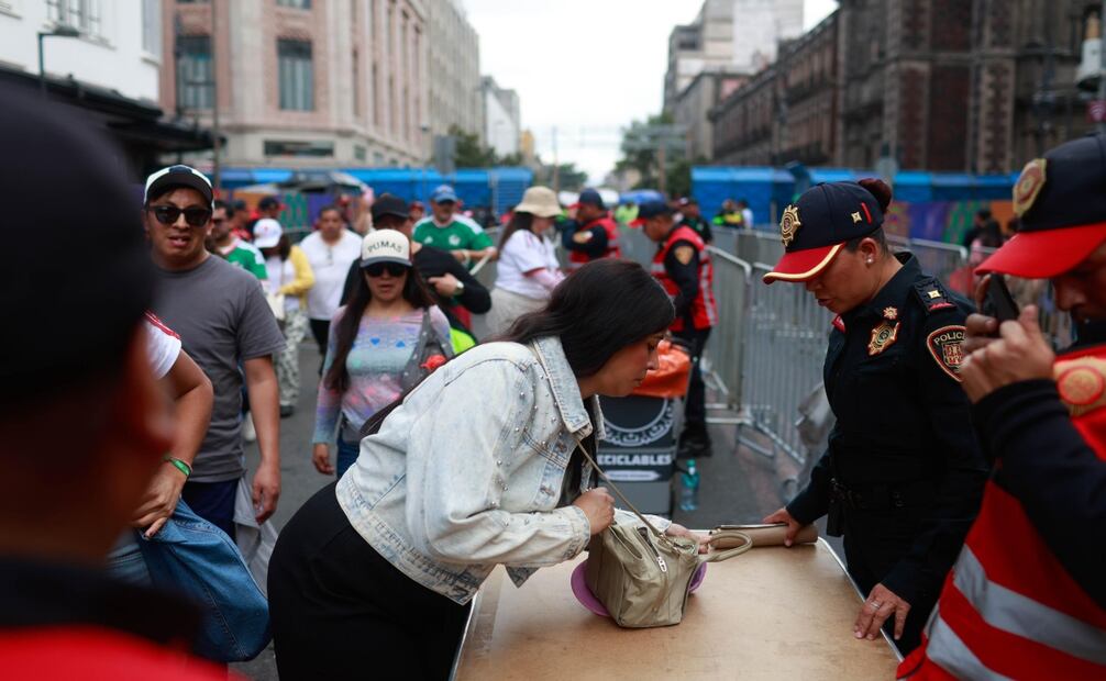Fan Fest del Mundial en el Zócalo mantiene filtros de seguridad. Foto: Arantxa Meave