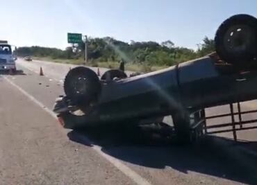Volcadura de camioneta en carretera Mérida-Chetumal deja cinco heridos