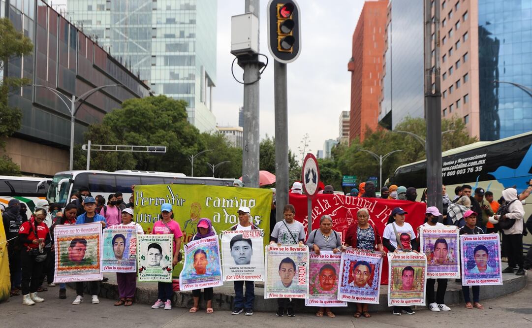 Protestas en CDMX por los 10 años del Caso Ayotzinapa. Foto: Diego Simón Sánchez / EL UNIVERSAL