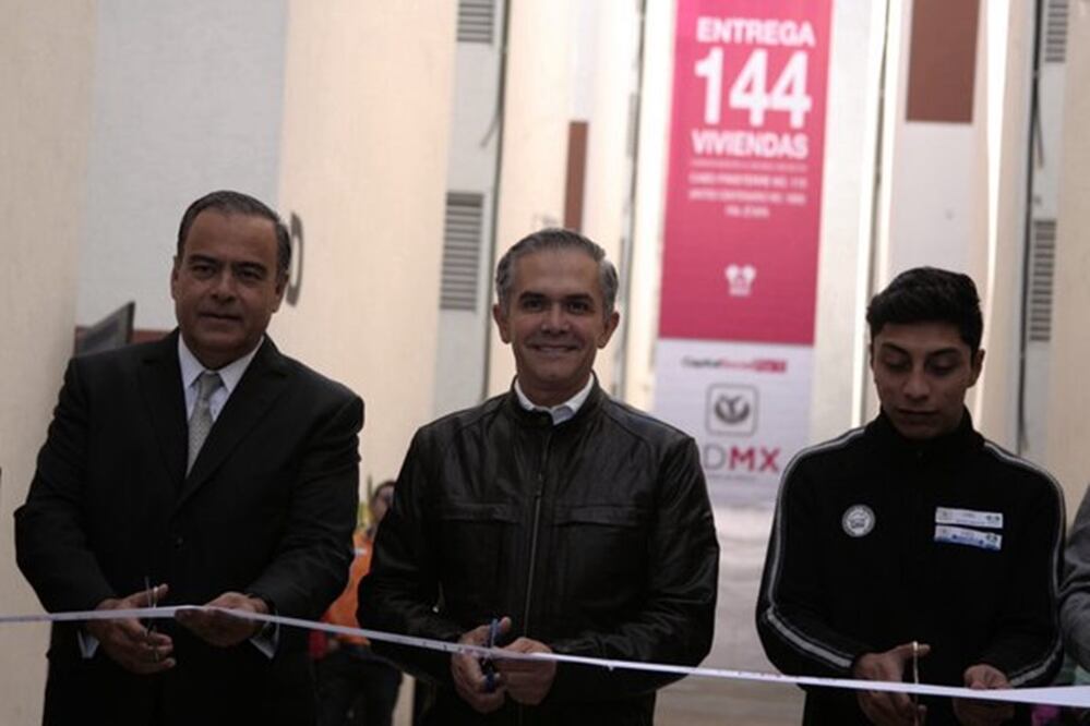El jefe de Gobierno, Miguel Ángel Macera, entregó viviendas en la delegación Gustavo A. Madero (Foto: @ManceraMiguelMX)