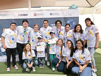 Niños con cáncer arman robots