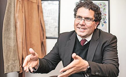 Abandona Ríos Piter contienda por el PRD