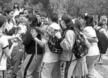 En escuelas de CDMX reciben a alumnos con mensajes para prevenir y frenar el acoso escolar o bullying