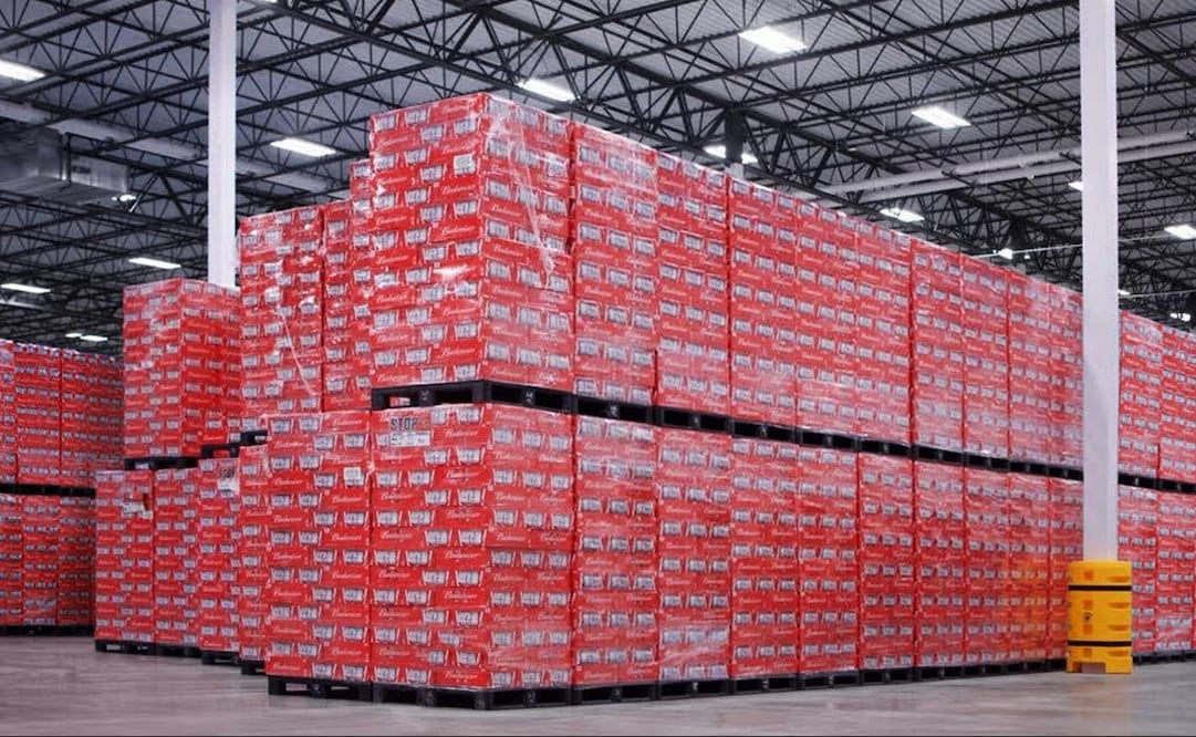 Paquetes de cerveza que no se pudo vender en Qatar - FOTO: Twitter @Budweiser