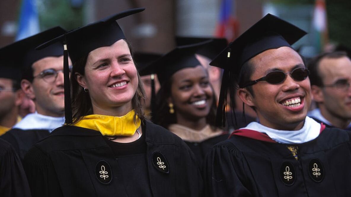 A finales de junio, el Tribunal Supremo tumbó el plan de condonación de deuda estudiantil de hasta 20 mil dólares por préstamo que Biden había aprobado y con el que buscaba ampliar este alivio.