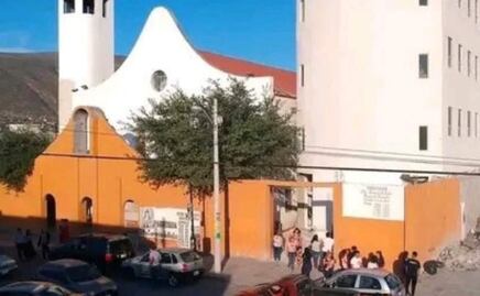 Hallan cuerpo de mujer colgado en baños de parroquia en Monterrey; feligreses esperaban el Viacrucis