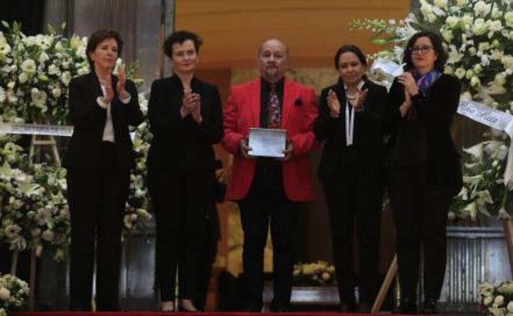 Entre aplausos y lágrimas despiden a Fernando del Paso en Bellas Artes