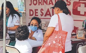 Acuden por certificados médicos y cortes de pelo