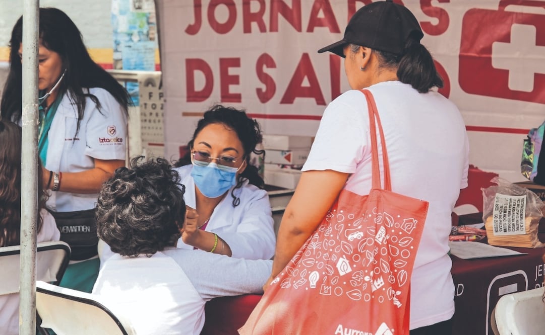 Desde las 10 de la mañana, familias acudieron a la Escuela Primaria Zapata Vela, donde se ofrecieron servicios sin costo, previo al regreso a clases. Foto: Karla Guerrero/ EL UNIVERSAL