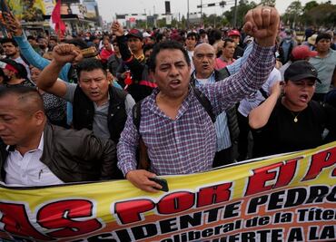 "¡Cierre del Congreso!": manifestantes salen a las calles de Perú y exigen liberar a Castillo