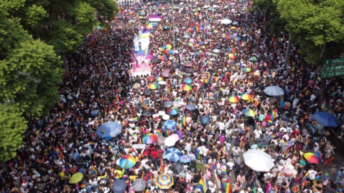 CDMX se pinta de colores; marcha LGBT va del Ángel de la Independencia al Zócalo