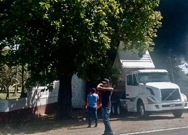 Hombres armados bloquean carretera Apatzingán-Aguililla, Michoacán