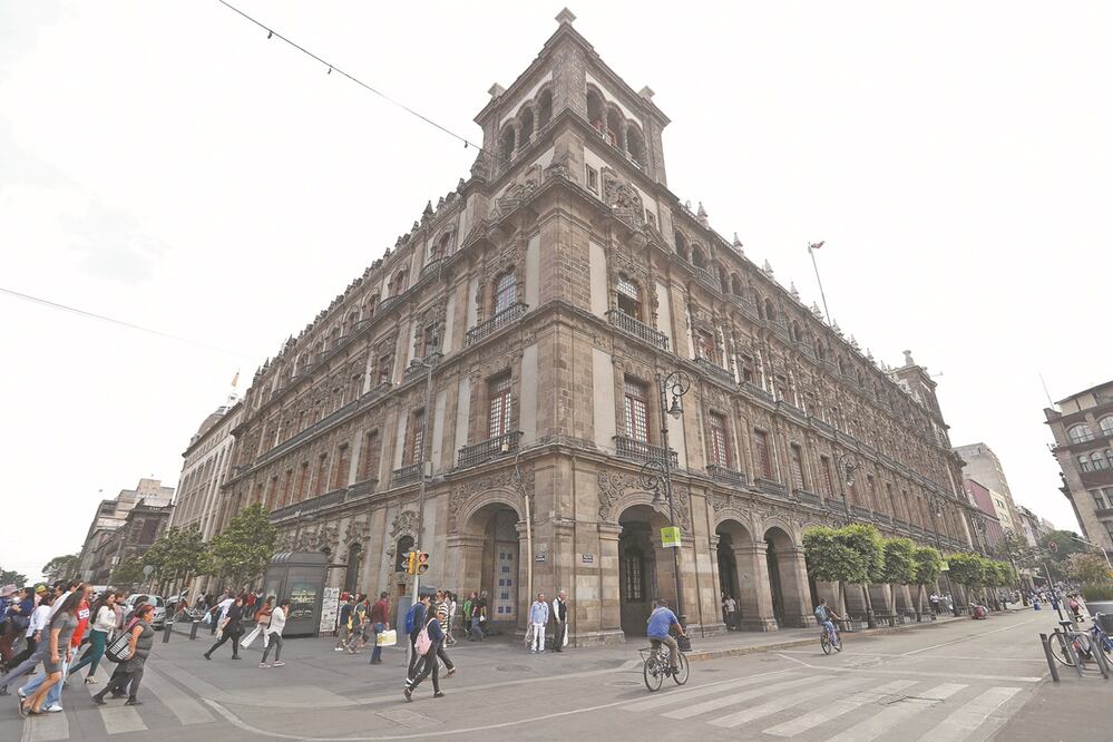 Familiares de trabajadores del Gobierno capitalino que han fallecido por el Covid-19, exigen a Sheinbaum las plazas de sus familiares. Foto: Archivo/EL UNIVERSAL 