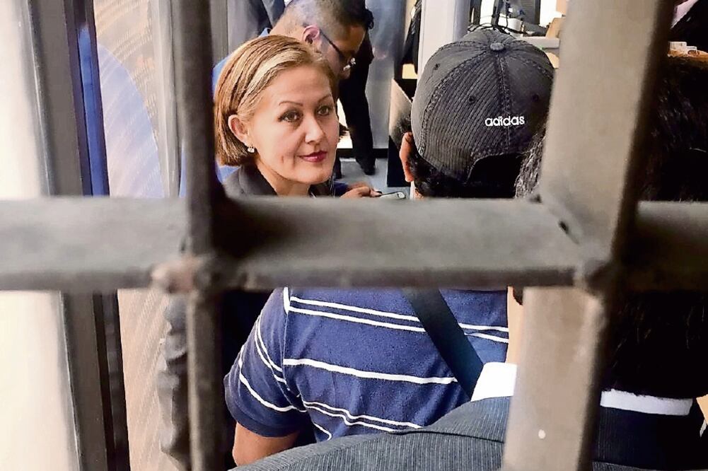 Al salir de la Oficina de la Sección Instructora, la legisladora veracruzana pidió esperar a que las fiscalías correspondientes hagan su trabajo. (ARIADNA GARCÍA. EL UNIVERSAL)