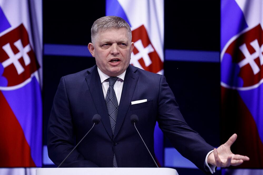 Robert Fico, el primer ministro de Eslovaquia que fue baleado este 15 de mayo de 2024, en la localidad de Handlova. FOTO: KENZO TRIBOUILLARD. AFP