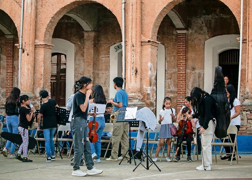 La orquesta infantlil se presenta en eventos culturales y kermeses; “son los músicos del pueblo”, dicen los padres.Foto: de Juana García