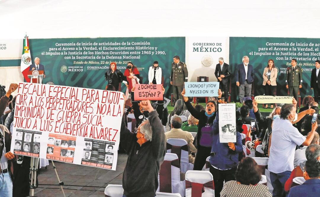 Familiares de víctimas de la Guerra Sucia protestaron el miércoles pasado en la ceremonia de inicio de actividades de la Comisión para el Acceso a la Verdad. Foto: Archivo/EL UNIVERSAL.