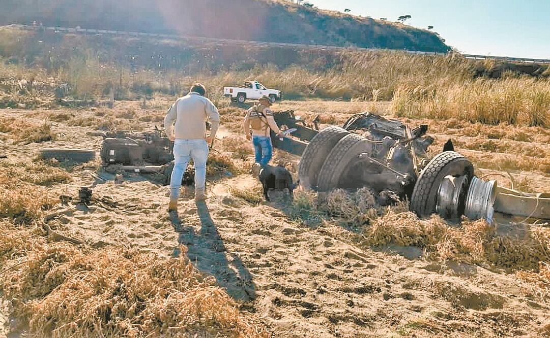 La explosión ocurrió alrededor de las 8:30 horas en la autopista Tepic-Guadalajara, en el kilómetro 106. Foto: Fiscalía Estatal