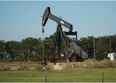 Precio del crudo rondará los 100 dólares por barril en 2023: Novak