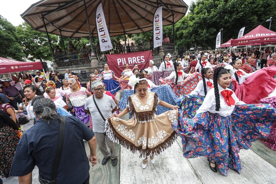 Este viernes se llevó a cabo el primer Fandango organizado por el Subsistema de Educación Comunitaria PILARES en la Alameda Central. (FOTO: Gabriel Pano/ EL UNIVERSAL)