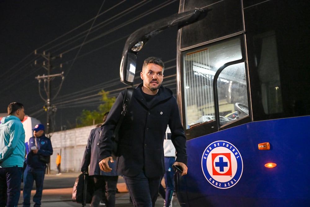 Nicolás Larcamón en su llegada al Estadio Universitario de la UANL, previo al encuentro entre Tigres y Cruz Azul - Foto: Imago7