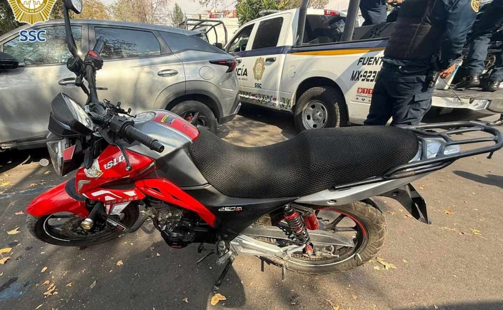 Riña entre policías y motociclistas en Tlalpan deja 4 detenidos y dos oficiales heridos.
Foto: Especial.