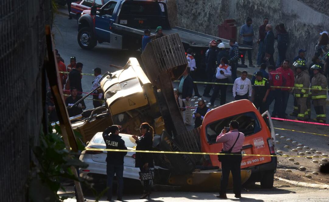 "Rebasé al Mini Cooper y cayó la excavadora”, dice testigo de accidente en Interlomas