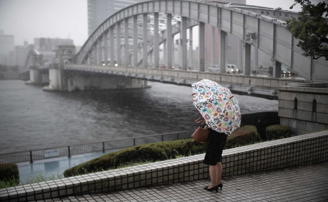 El tifón se desplaza lentamente y, según la Agencia Meteorológica de Japón (JMA), podría avanzar hacia la isla principal de Japón, Honshu, y las ciudades de Osaka y Nagoya. Foto: AFP