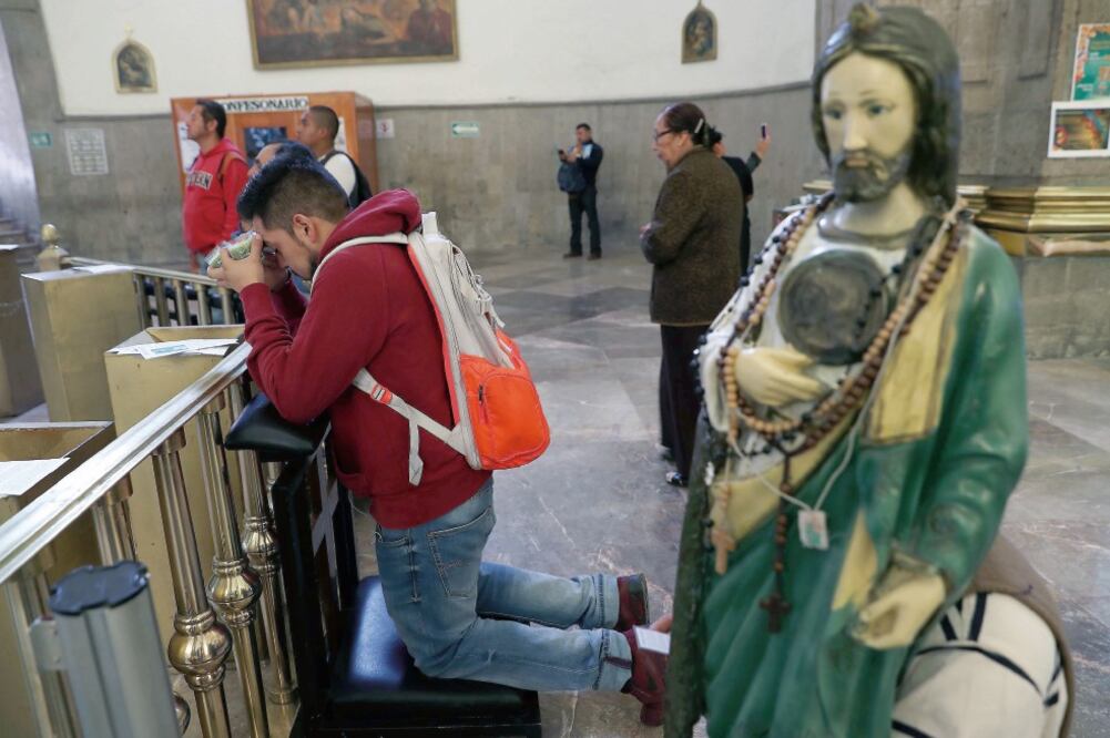 Las peticiones que los feligreces suelen hacer al apóstol van desde trabajo, salud o favores como protección para cometer algún ilícito, destaca especialista. (JUAN CARLOS REYES. EL UNIVERSAL)