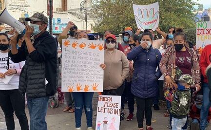 Migrantes se manifiestan frente a garita en Nogales; piden que se reinicien procesos de asilo