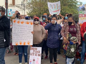 Migrantes se manifiestan frente a garita en Nogales; piden que se reinicien procesos de asilo