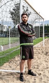 En busca de imprimir el sello con su nombre 